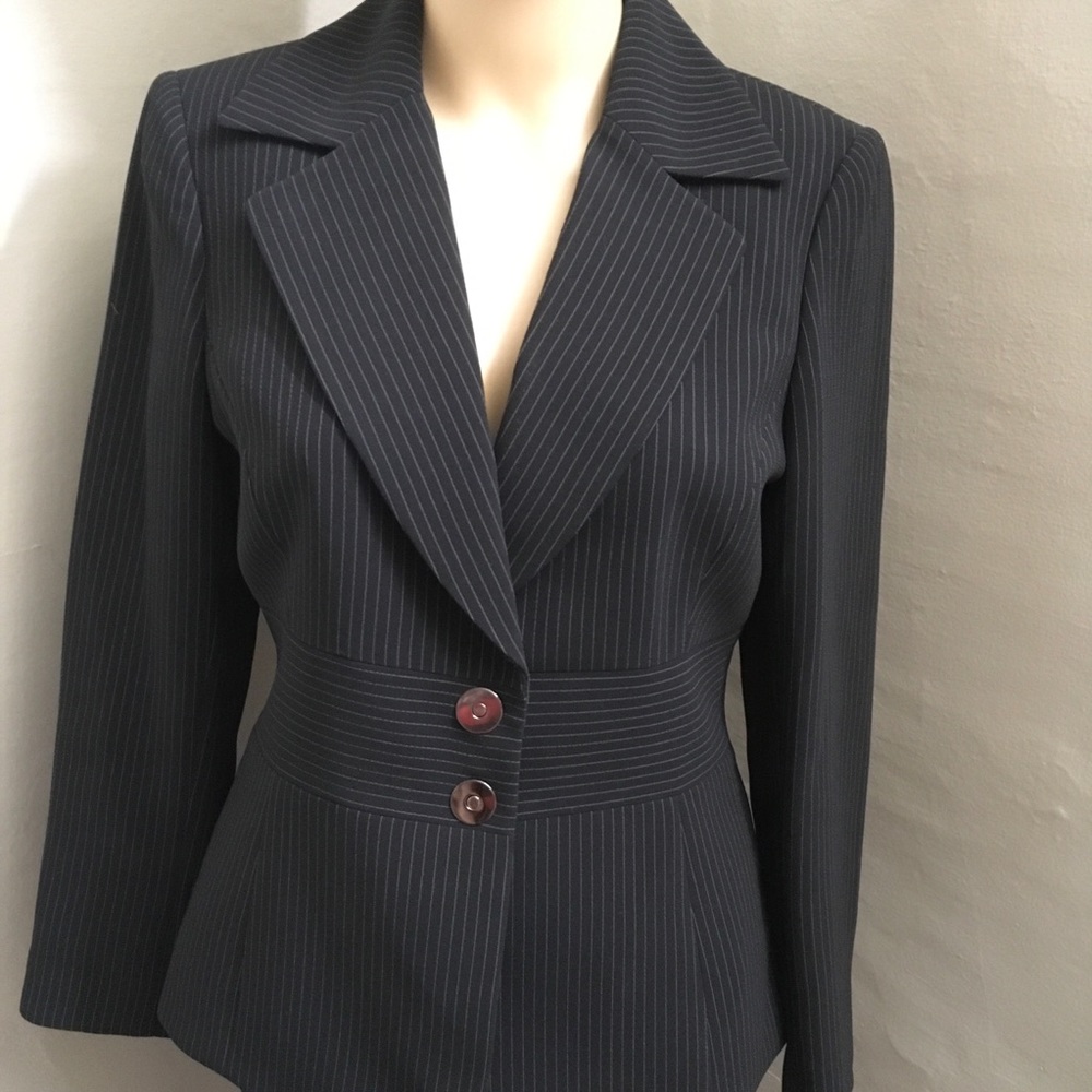 NWOT 💥Tahari Arthur Levine Black blazer💥